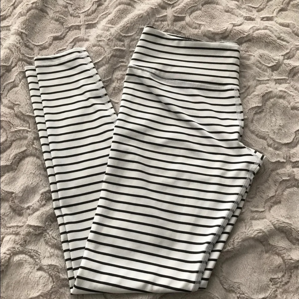 🚫 SOLD 🚫 Stripped leggings